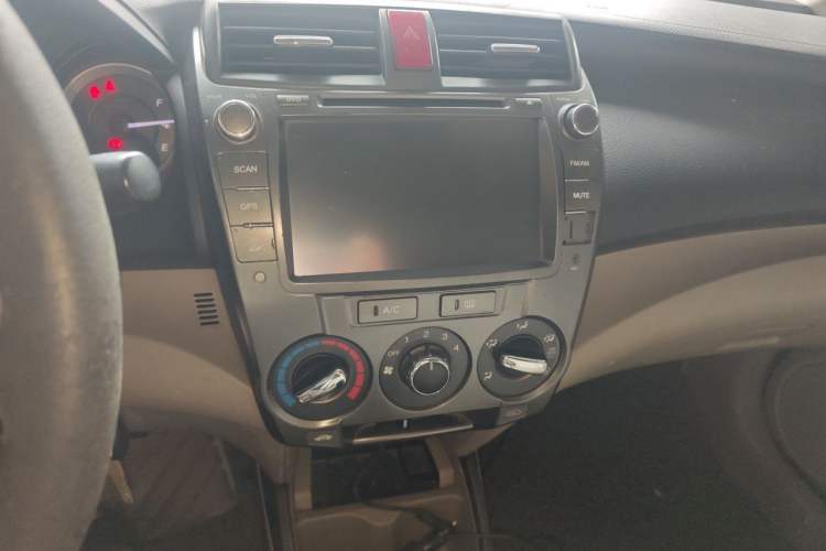 Used Honda City Classic 2012 1.5L manual Elite Edition Audio And AC Panel