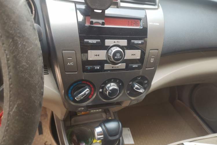 Used Honda City Classic 2012 1.5L Automatic Elite Edition Audio And AC Panel