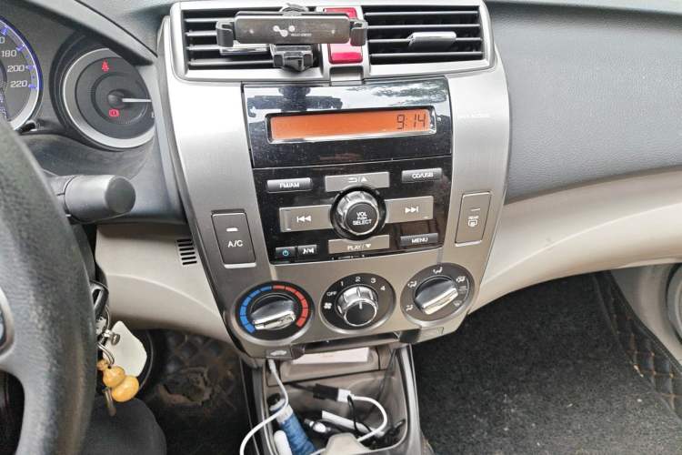 Used Honda City Classic 2012 1.5L manual Elite Edition Audio And AC Panel