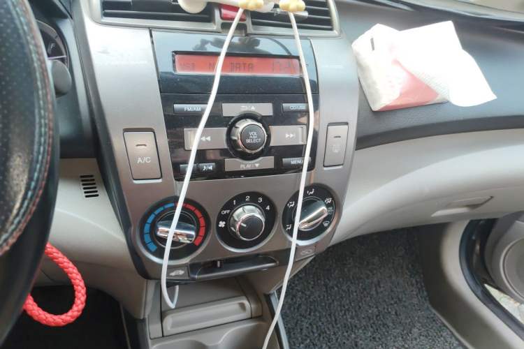 Used Honda City Classic 2012 1.5L manual Elite Edition Audio And AC Panel