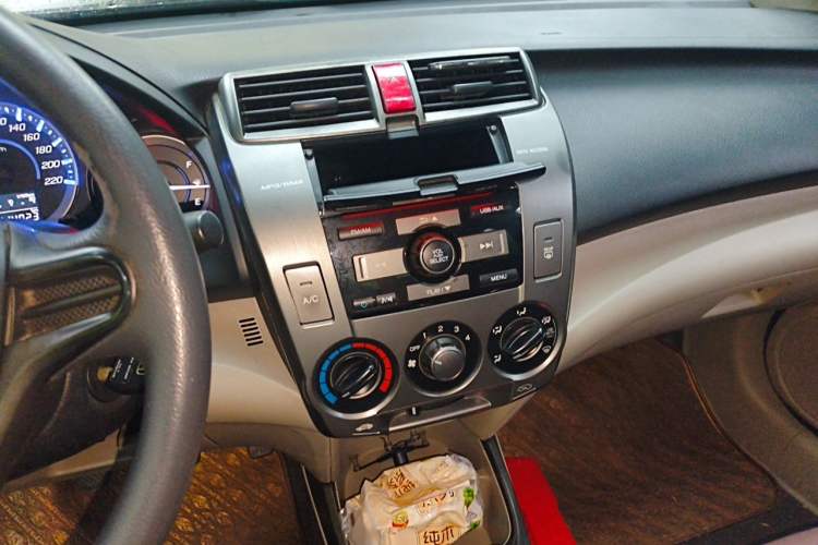 Used Honda City Classic 2012 1.5L manual Comfort version Audio And AC Panel