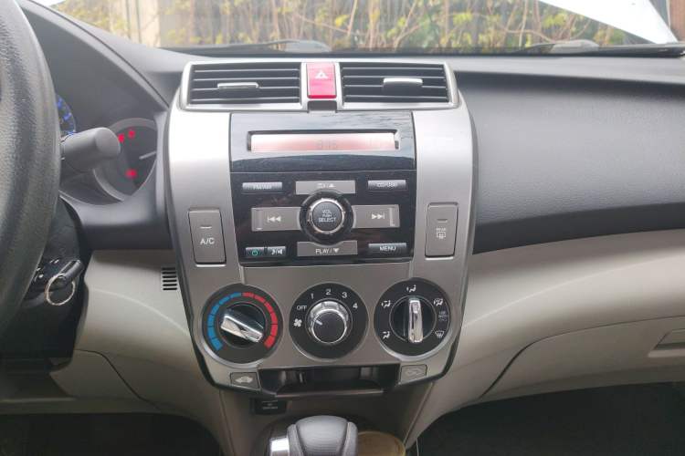 Used Honda City Classic 2012 1.5L Automatic Elite Edition Audio And AC Panel