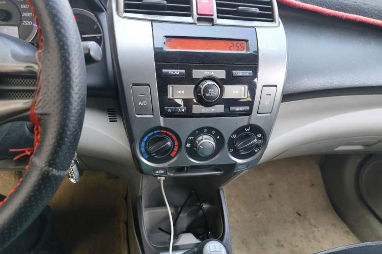 Used Honda City Classic 2012 1.5L manual Comfort version Audio And AC Panel