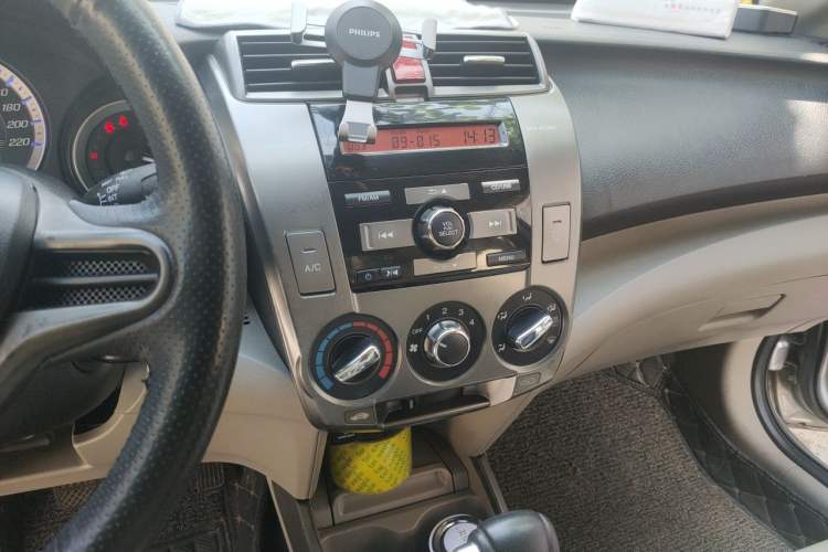 Used Honda City Classic 2012 1.5L Automatic Elite Edition Audio And AC Panel