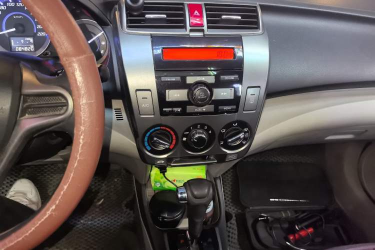 Used Honda City Classic 2012 1.5L Automatic Elite Edition Audio And AC Panel