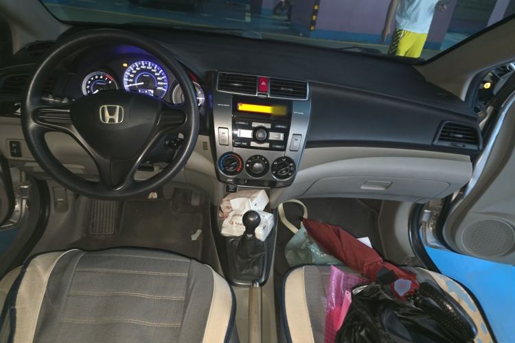 Used Honda City Classic 2012 1.5L manual Comfort version Center Console
