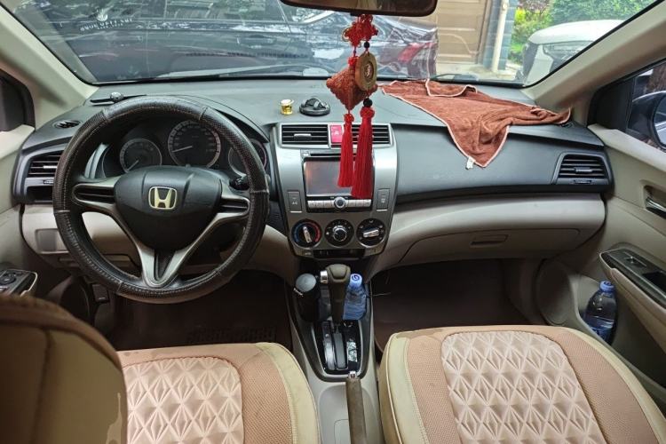 Used Honda City Classic 2012 1.5L Automatic Flagship Edition Center Console