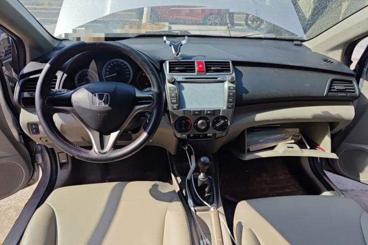 Used Honda City Classic 2012 1.5L manual Comfort version Center Console