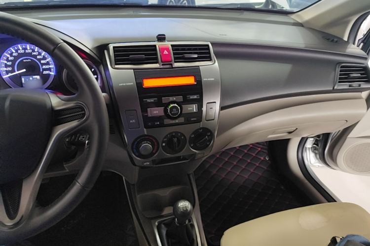 Used Honda City Classic 2012 1.5L manual Comfort version Center Console