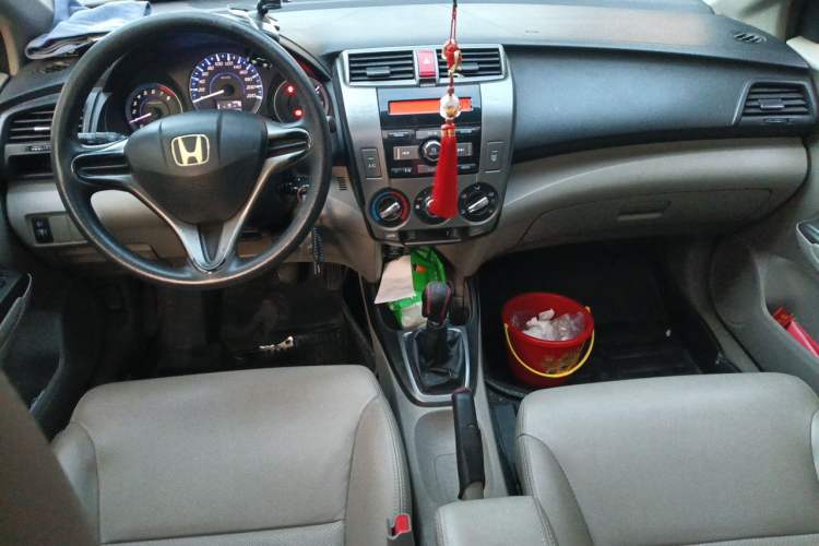 Used Honda City Classic 2012 1.5L manual Elite Edition Center Console