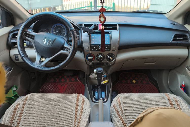 Used Honda City Classic 2012 1.5L Automatic Flagship Edition Center Console
