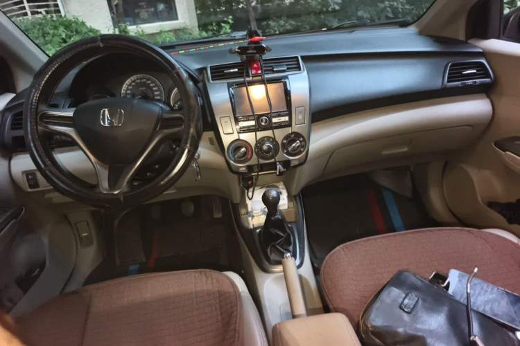 Used Honda City Classic 2012 1.5L manual Elite Edition Center Console
