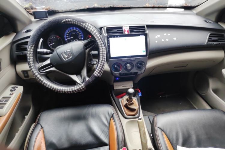 Used Honda City Classic 2012 1.5L manual Comfort version Center Console
