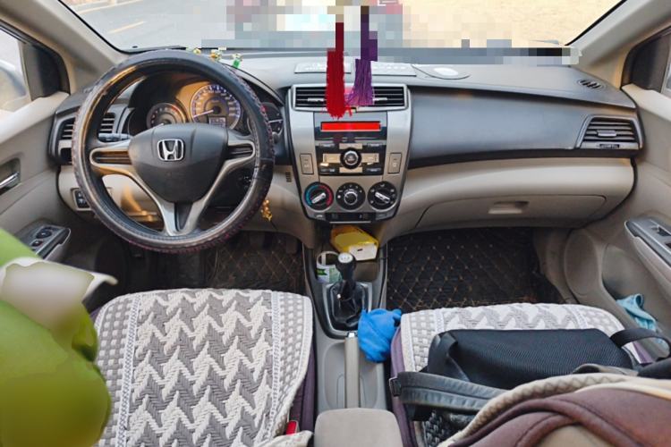 Used Honda City Classic 2012 1.5L manual Elite Edition Center Console