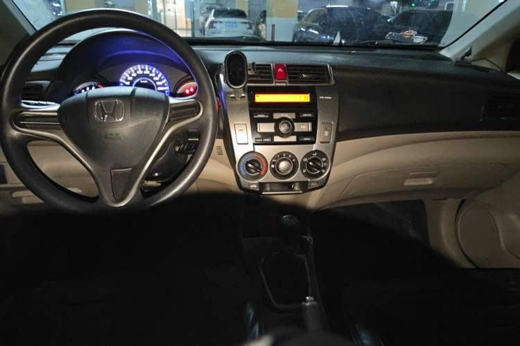 Used Honda City Classic 2012 1.5L manual Comfort version Center Console