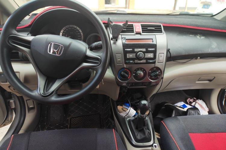 Used Honda City Classic 2012 1.5L manual Comfort version Center Console