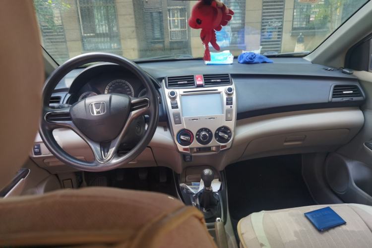 Used Honda City Classic 2012 1.5L manual Elite Edition Center Console