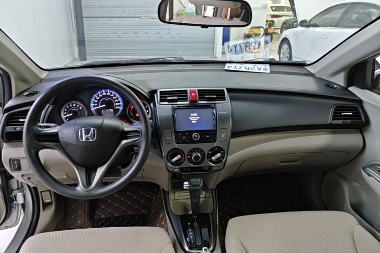 Used Honda City Classic 2012 1.5L Automatic Elite Edition Center Console