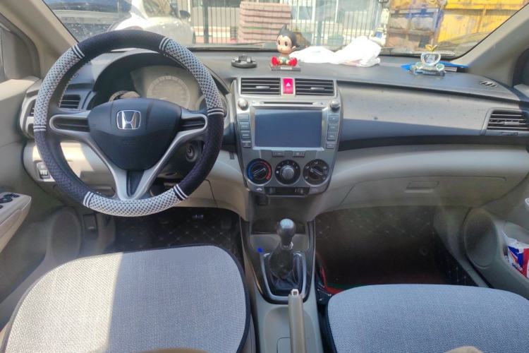 Used Honda City Classic 2012 1.5L manual Comfort version Center Console