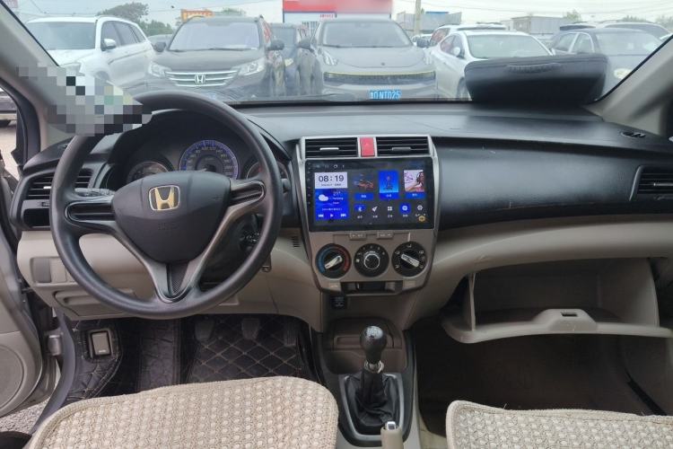 Used Honda City Classic 2012 1.5L manual Elite Edition Center Console