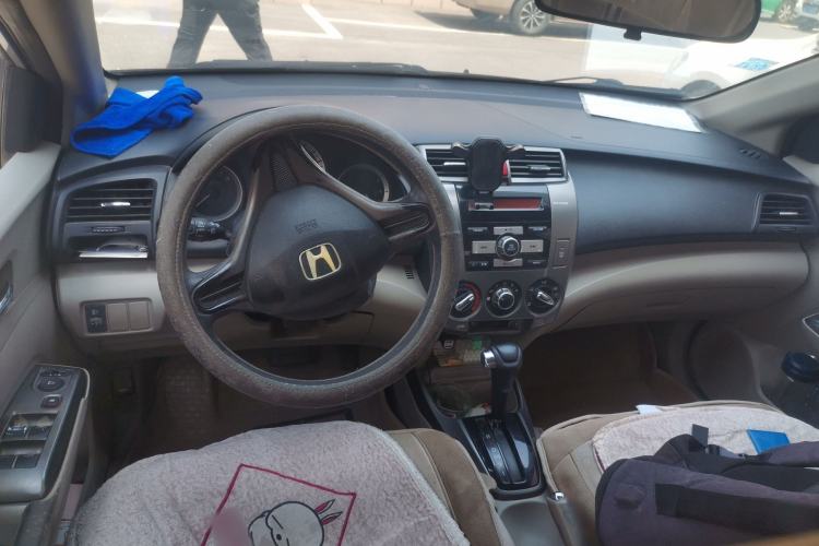 Used Honda City Classic 2012 1.5L Automatic Elite Edition Center Console