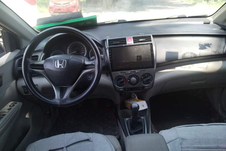 Used Honda City Classic 2012 1.5L manual Comfort version Center Console