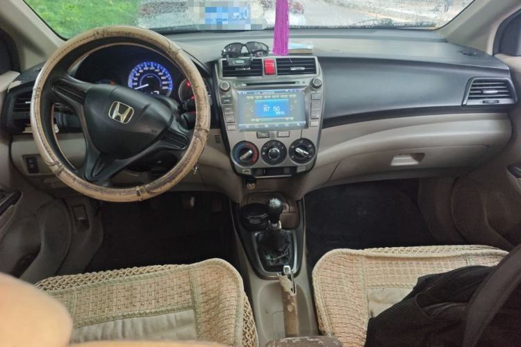Used Honda City Classic 2012 1.5L manual Elite Edition Center Console