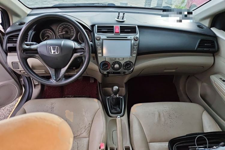Used Honda City Classic 2012 1.5L manual Comfort version Center Console