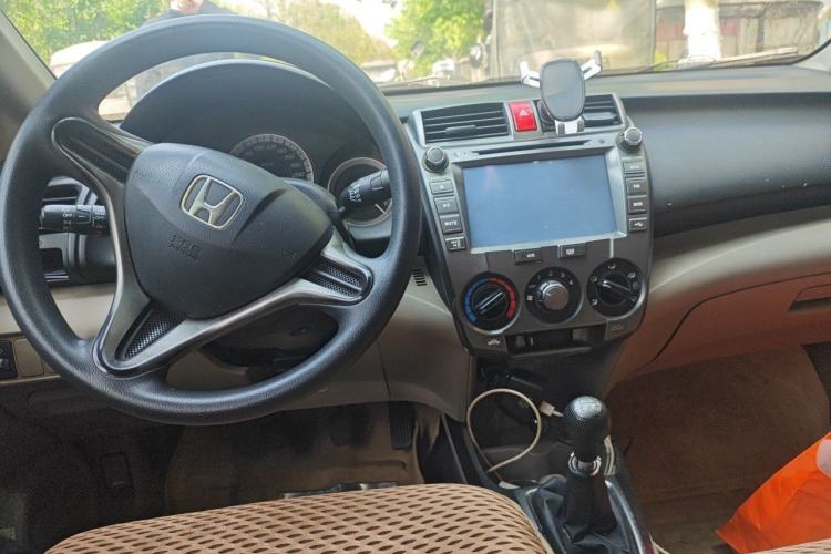Used Honda City Classic 2012 1.5L manual Comfort version Center Console