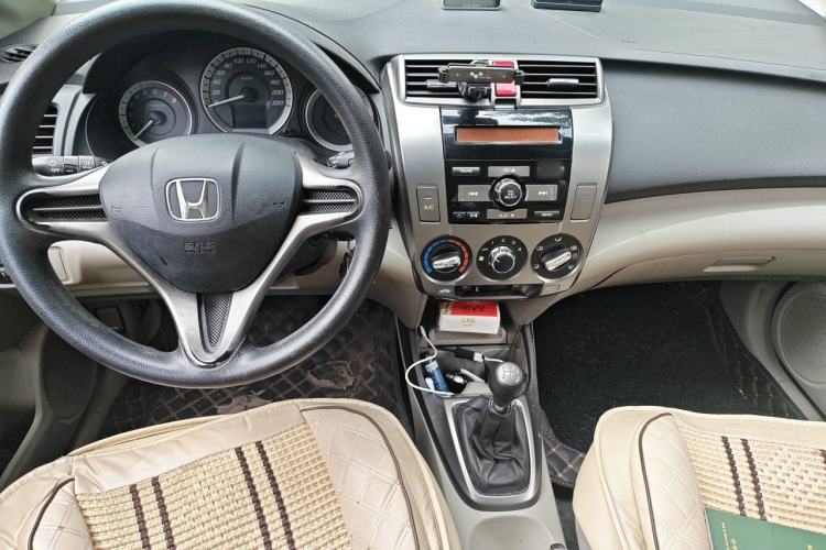 Used Honda City Classic 2012 1.5L manual Elite Edition Center Console