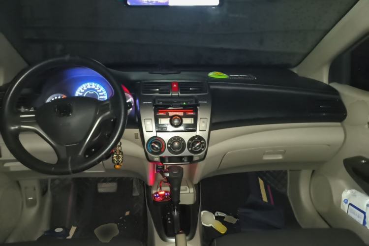Used Honda City Classic 2012 1.8L automatic luxury edition Center Console