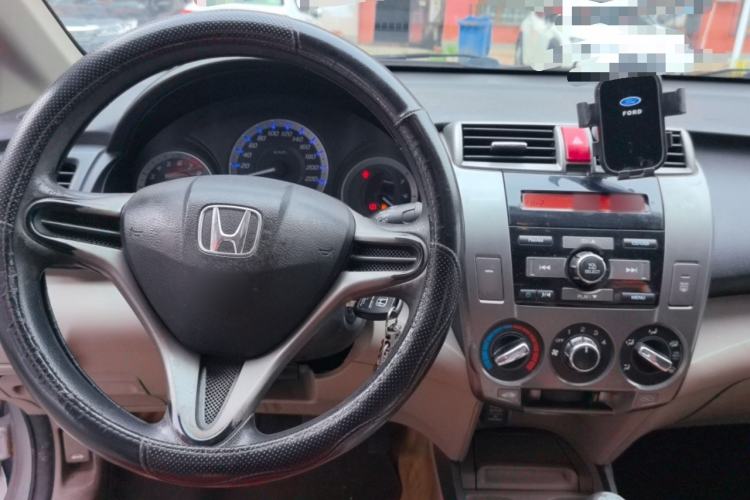 Used Honda City Classic 2012 1.5L manual Elite Edition Center Console