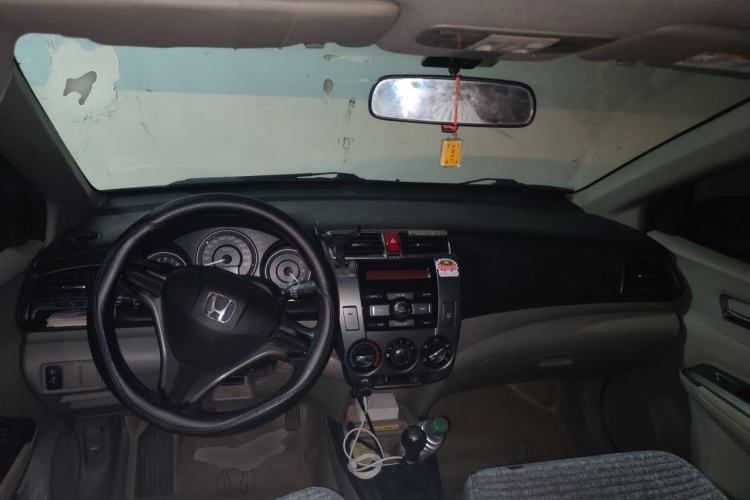 Used Honda City Classic 2012 1.5L manual Elite Edition Center Console