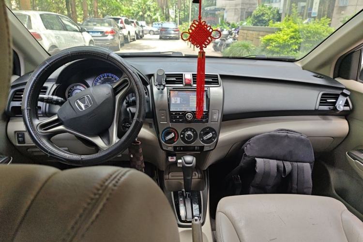 Used Honda City Classic 2012 1.5L Automatic Flagship Edition Center Console