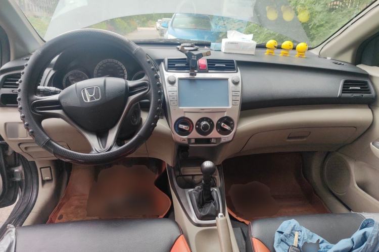 Used Honda City Classic 2012 1.5L manual Elite Edition Center Console