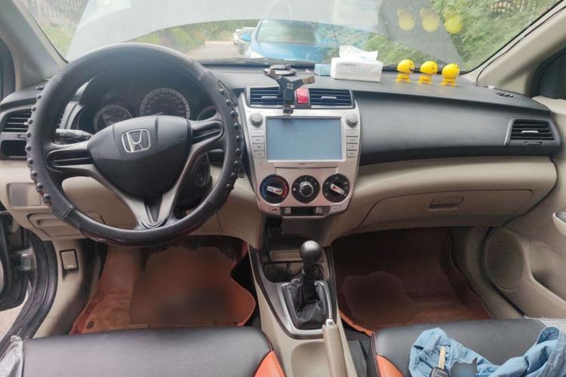 Used Honda City Classic 2012 1.5L manual Elite Edition Center Console