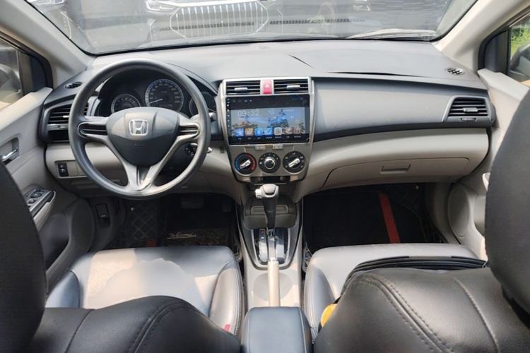 Used Honda City Classic 2012 1.5L Automatic Elite Edition Center Console