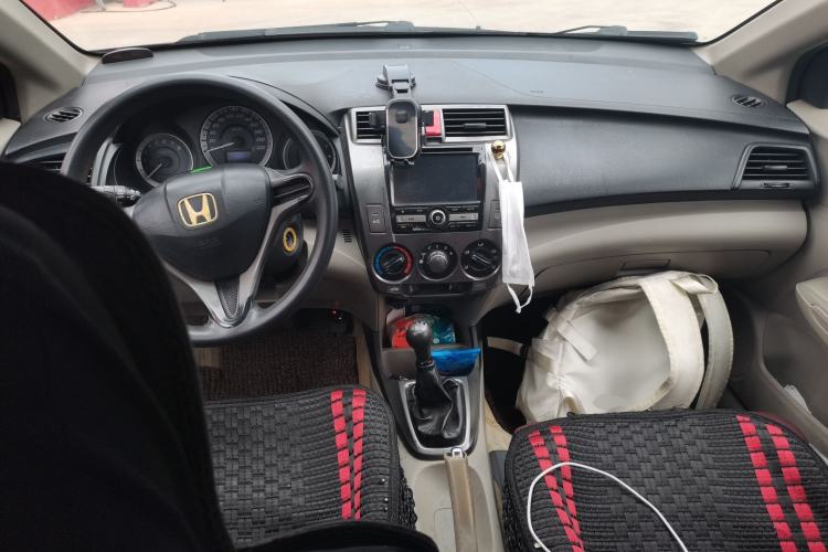 Used Honda City Classic 2012 1.5L manual Comfort version Center Console