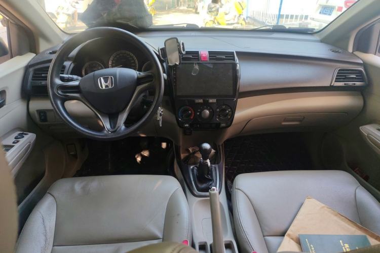 Used Honda City Classic 2012 1.5L manual Comfort version Center Console