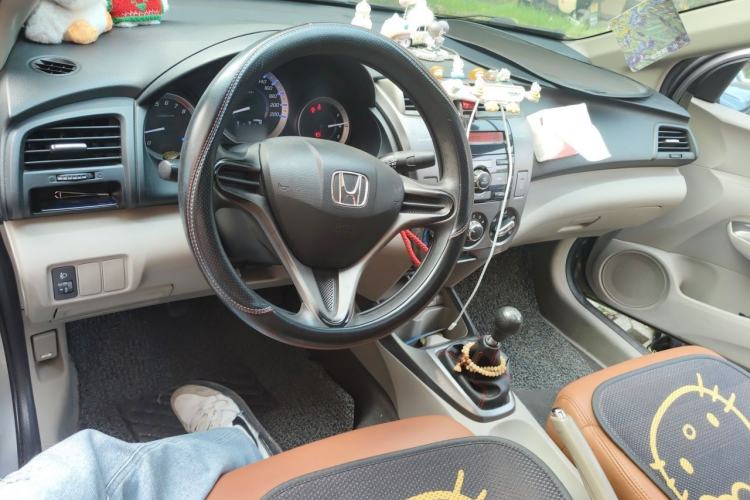 Used Honda City Classic 2012 1.5L manual Elite Edition Center Console