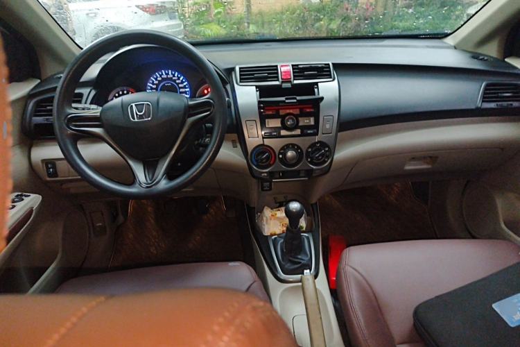 Used Honda City Classic 2012 1.5L manual Comfort version Center Console