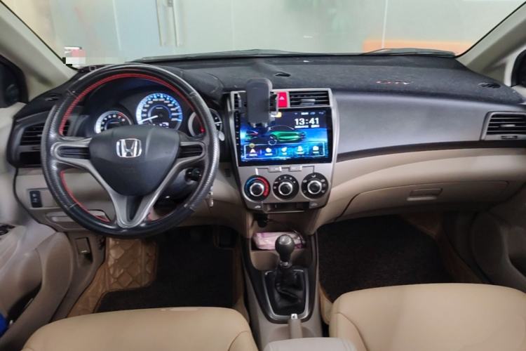 Used Honda City Classic 2012 1.5L manual Comfort version Center Console