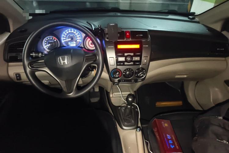 Used Honda City Classic 2012 1.5L manual Elite Edition Center Console
