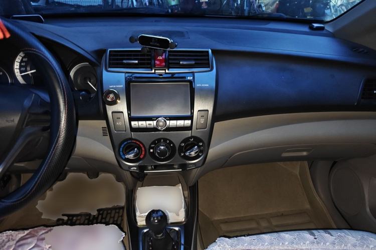 Used Honda City Classic 2012 1.5L manual Elite Edition Center Console