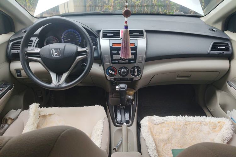 Used Honda City Classic 2012 1.5L Automatic Elite Edition Center Console