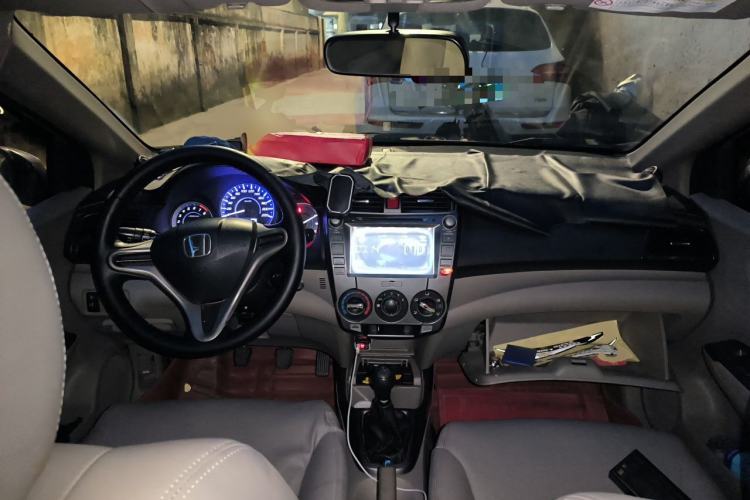 Used Honda City Classic 2012 1.5L manual Elite Edition Center Console