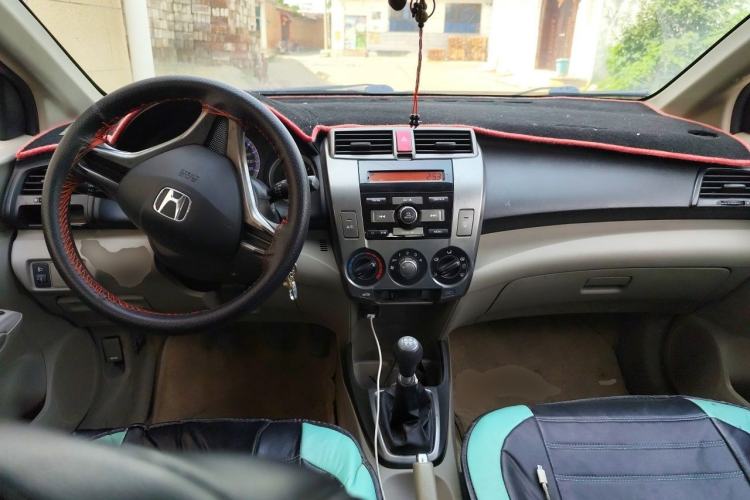 Used Honda City Classic 2012 1.5L manual Comfort version Center Console