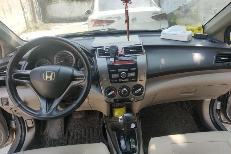 Used Honda City Classic 2012 1.5L Automatic Elite Edition Center Console