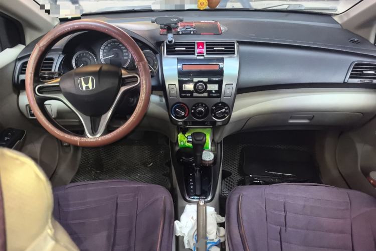 Used Honda City Classic 2012 1.5L Automatic Elite Edition Center Console