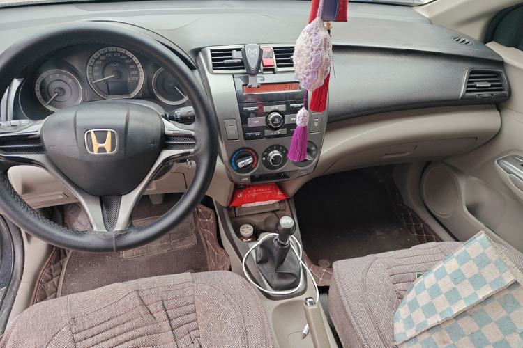 Used Honda City Classic 2012 1.5L manual Elite Edition Center Console